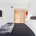 Hollywood 2 Bedroom Condo La Na